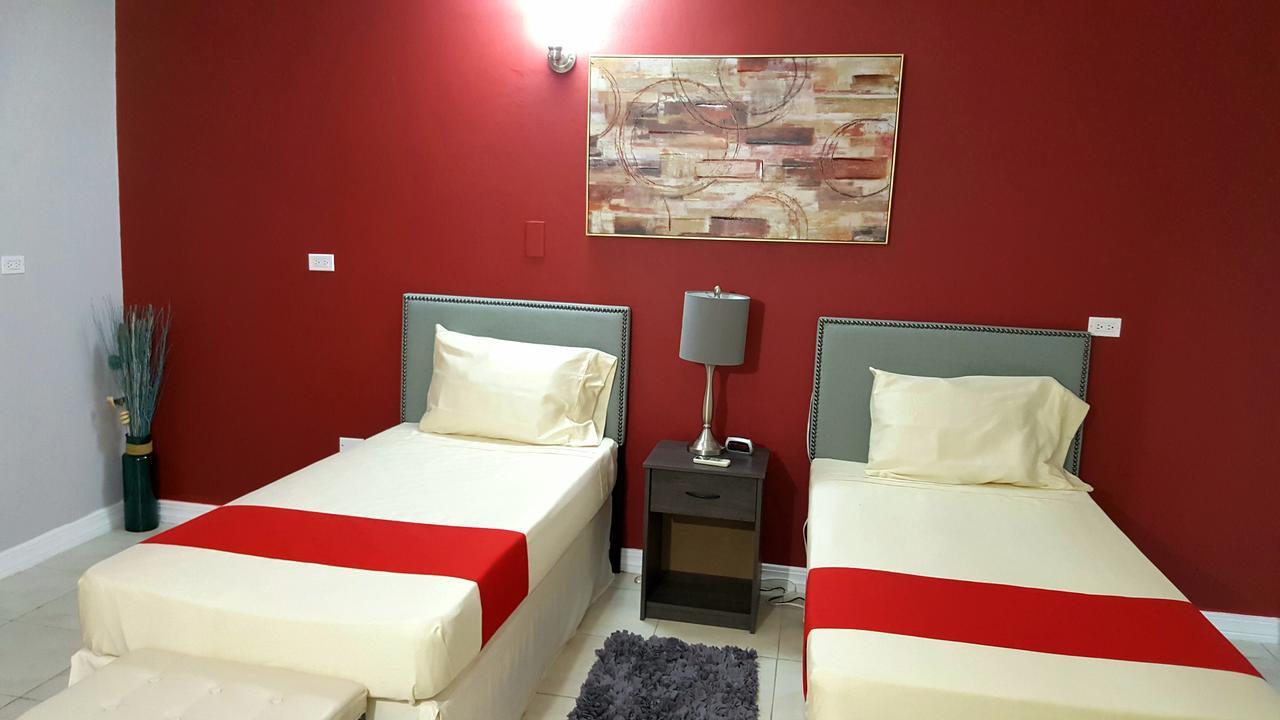 Donhead New Kingston Apt 3 מראה חיצוני תמונה